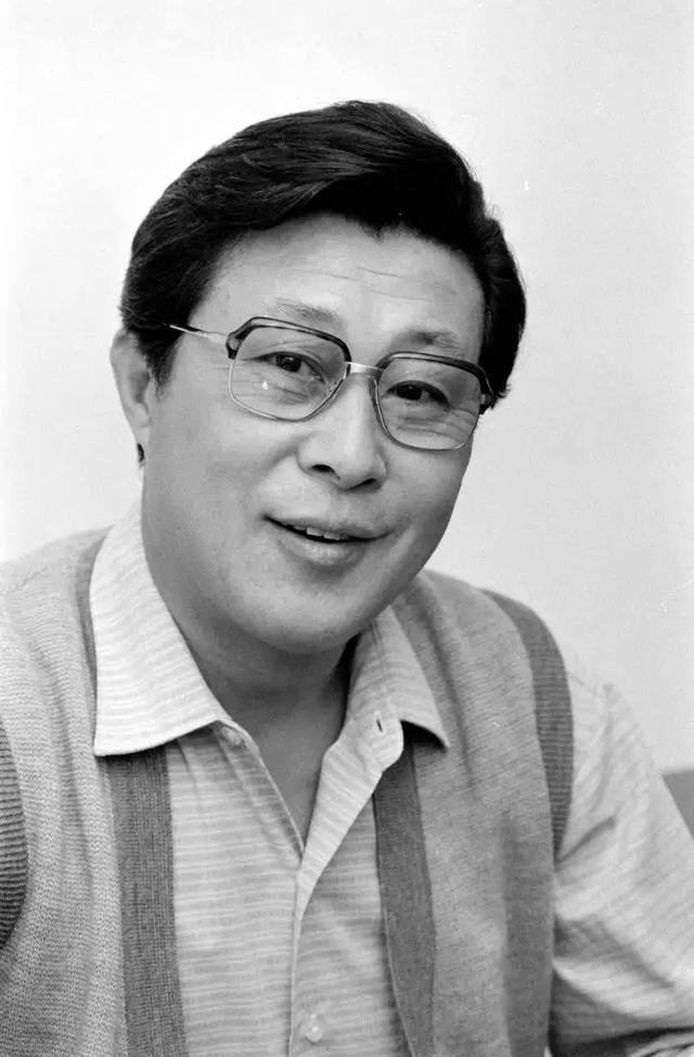 回顾王心刚照顾患病妻子62年孩子们成富翁他却想做普通老头