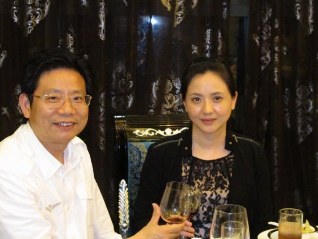 回顾陶慧敏嫁给初恋男友婚后恩爱几十年21岁的女儿貌美如花