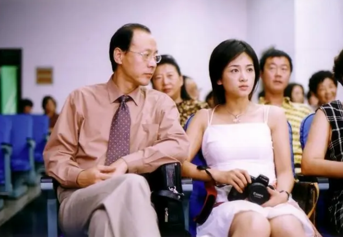 回顾演员侯天来从自行车厂钳工到著名演员对妻子和女儿有愧疚