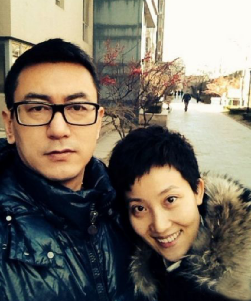 回顾鲁健32岁娶小6岁郑天亮婚后分居15年他们过得怎么样