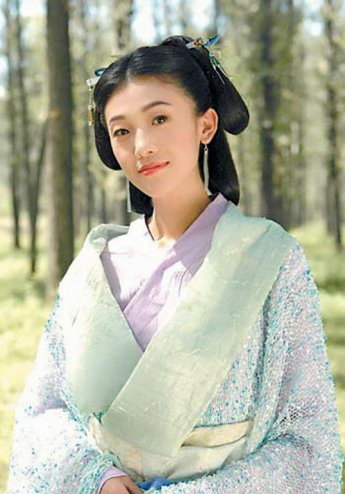 其中她和张卫健,谢霆锋,袁泉等人合作的《小鱼儿与花无缺》这部古装剧