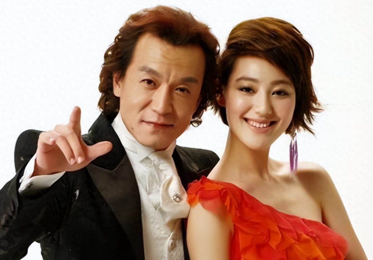 回顾央视主播王冠与曹可凡传绯闻被父母催婚13年如今仍未婚