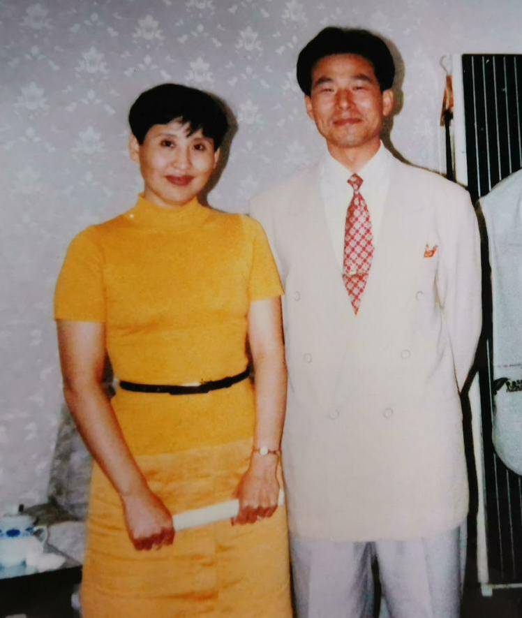 回顾歌唱家远征80年代红极一时离婚后远嫁美国如今怎样了