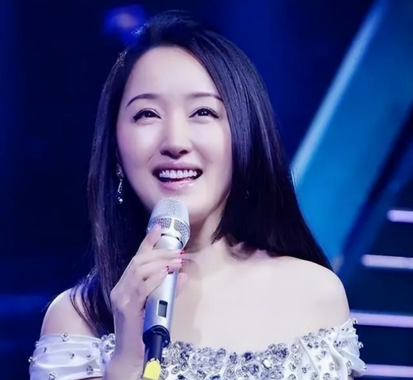 回顾杨钰莹妈妈熊永红怀孕时丈夫离世女儿用孝心托起她的晚年