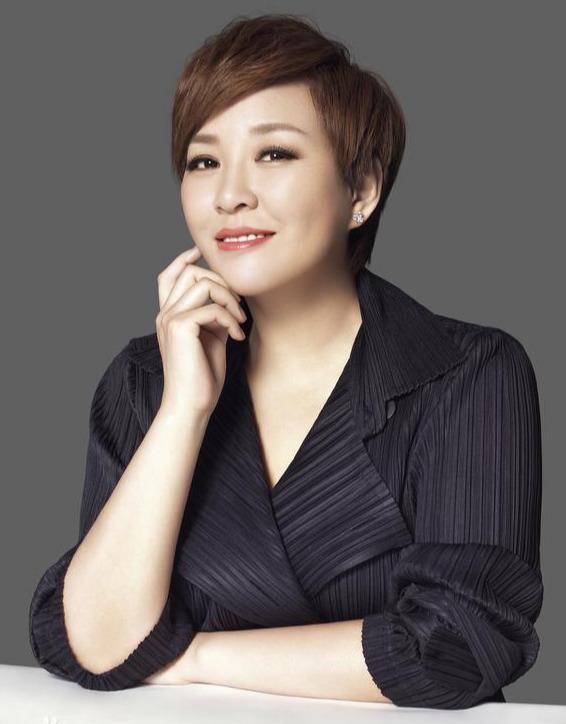 回顾主持人李静从知名主持人到被观众抛弃她终将为自傲付出代价