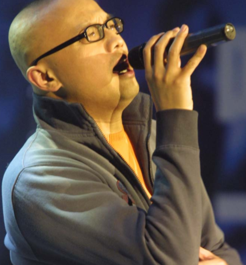 回顾孙国庆哥哥是歌唱家父母都已离世他娶平凡妻子如今怎样了