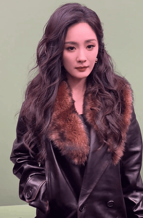 巴黎生图蔡依林漫画腿惊艳钟楚曦葫芦身材抢镜沈梦辰咋了