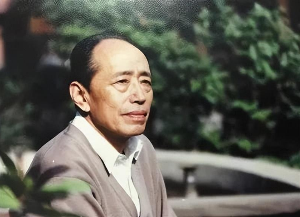 回顾演员朱旭一生酗酒如命对两个残疾儿子有愧疚88岁遗憾离世