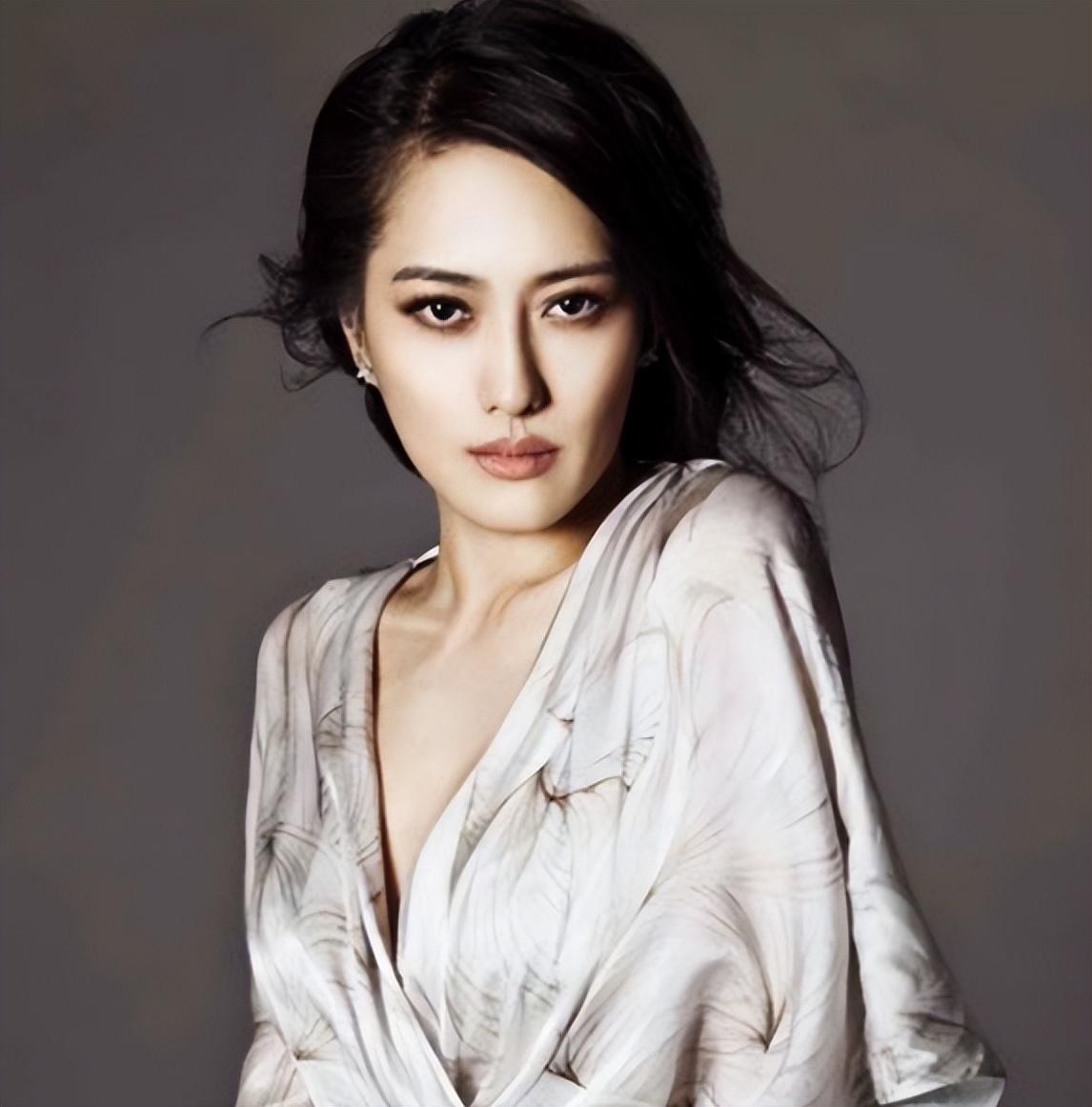 回顾孟广美被老外男友骗走4亿43岁嫁富商至今无子她在追求什么