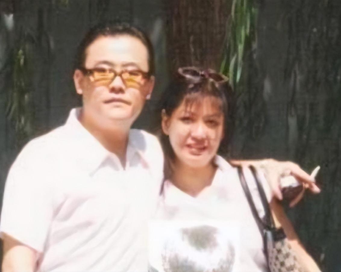 回顾主持人周立波三婚二离娶了胡洁后如今的报应全都来了