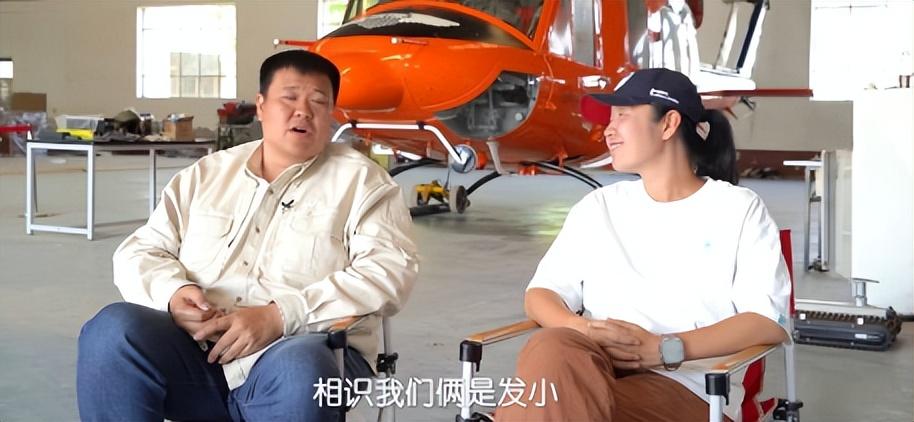 1977年,张昕宇出生,两年之后,梁红出生,差着两岁的两人在上小学之前并