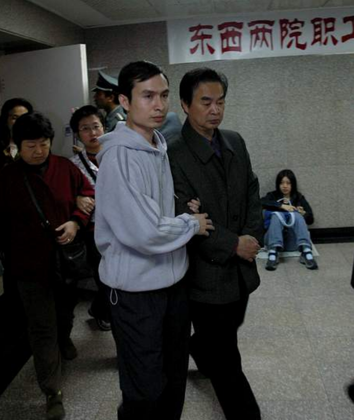 回顾歌手高枫去世20年妹妹曾泉定居在美国父母从未忘记过他