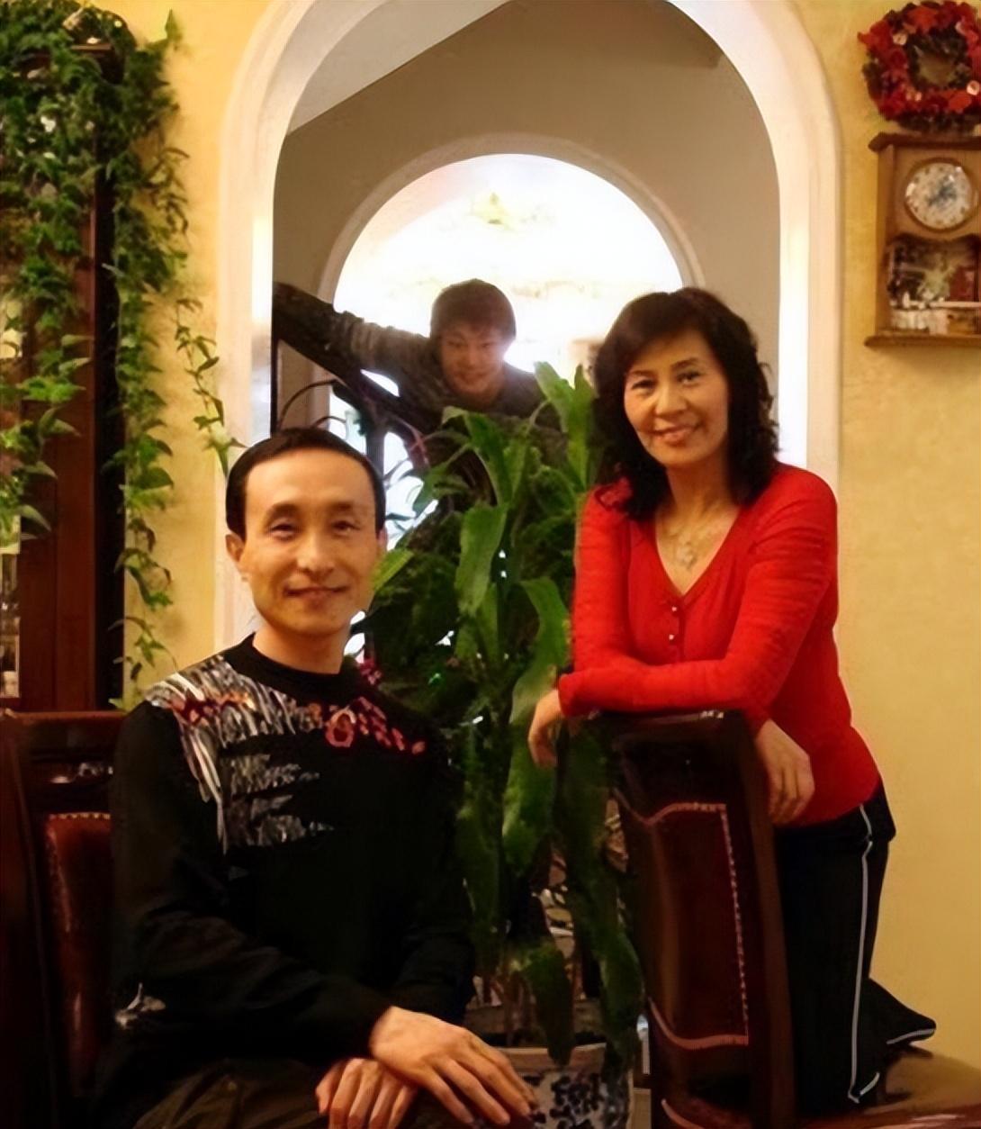 回顾金珠主动追求巩汉林恩爱39年零绯闻对辽宁沈阳情有独钟