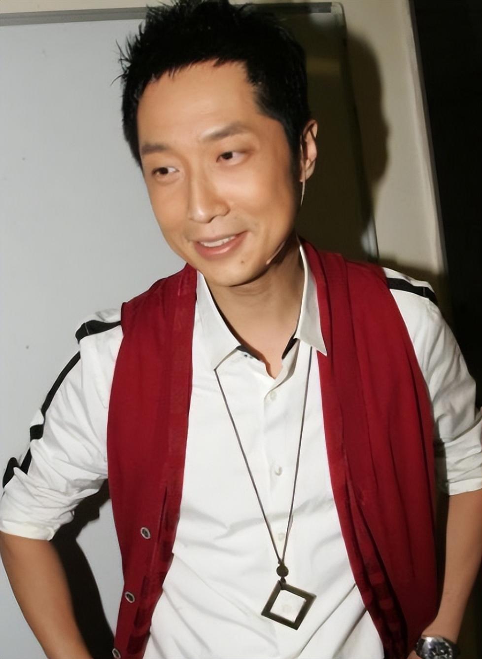 回顾马浚伟演员转行公务员考北大一年拿了20多个证52岁仍不婚