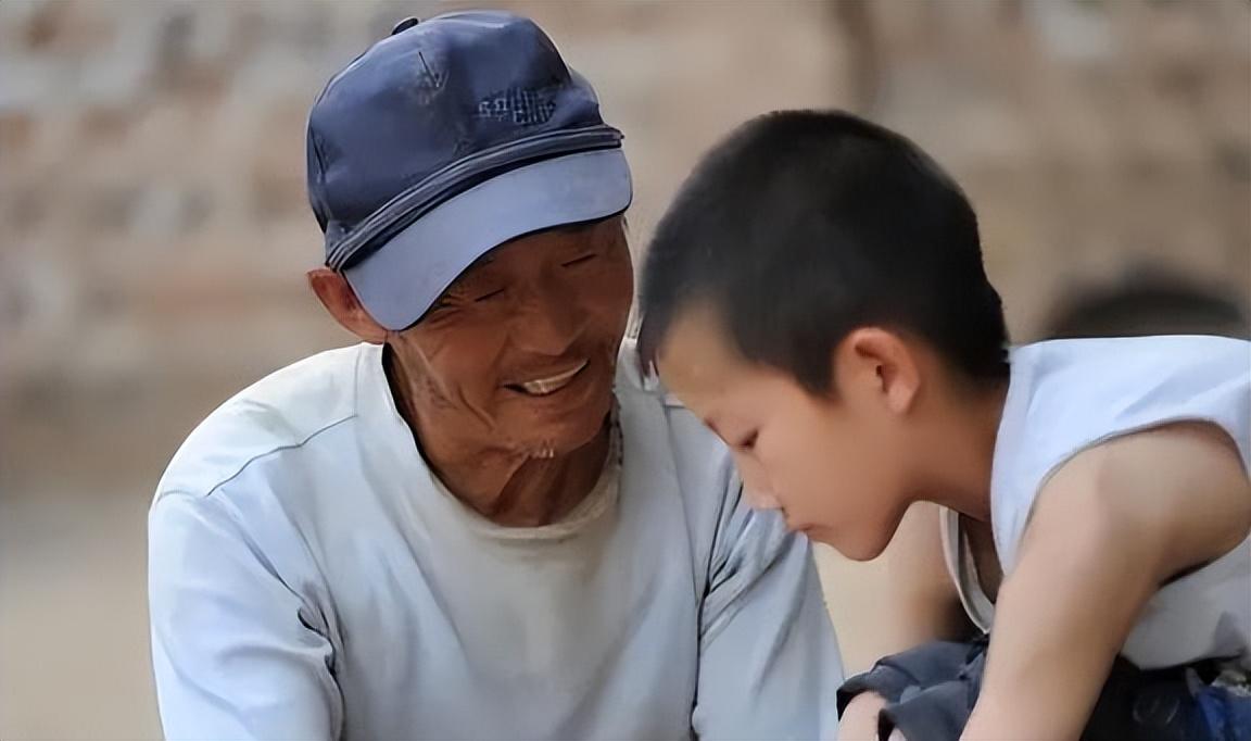 回顾天下第一懒人杨锁8岁还被母亲背着出门23岁饿死在家中