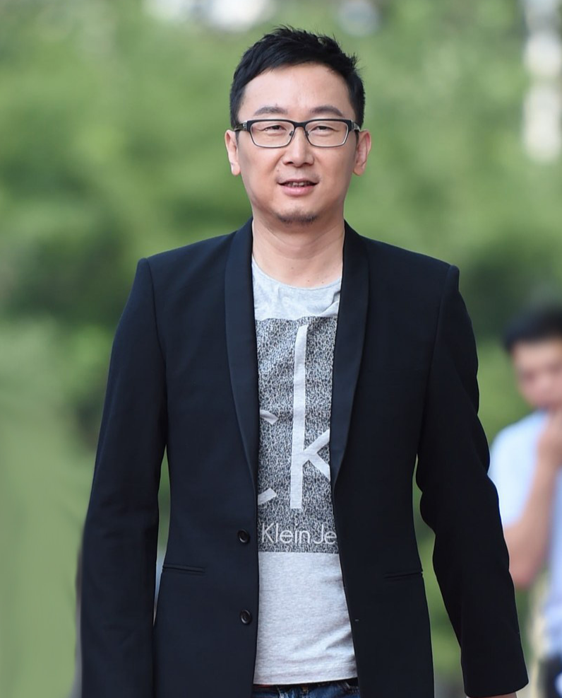 回顾胡蝶嫁导演陆川7年生2娃独自产检长期分居过得很幸福