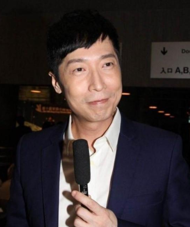 回顾马浚伟演员转行公务员考北大一年拿了20多个证52岁仍不婚