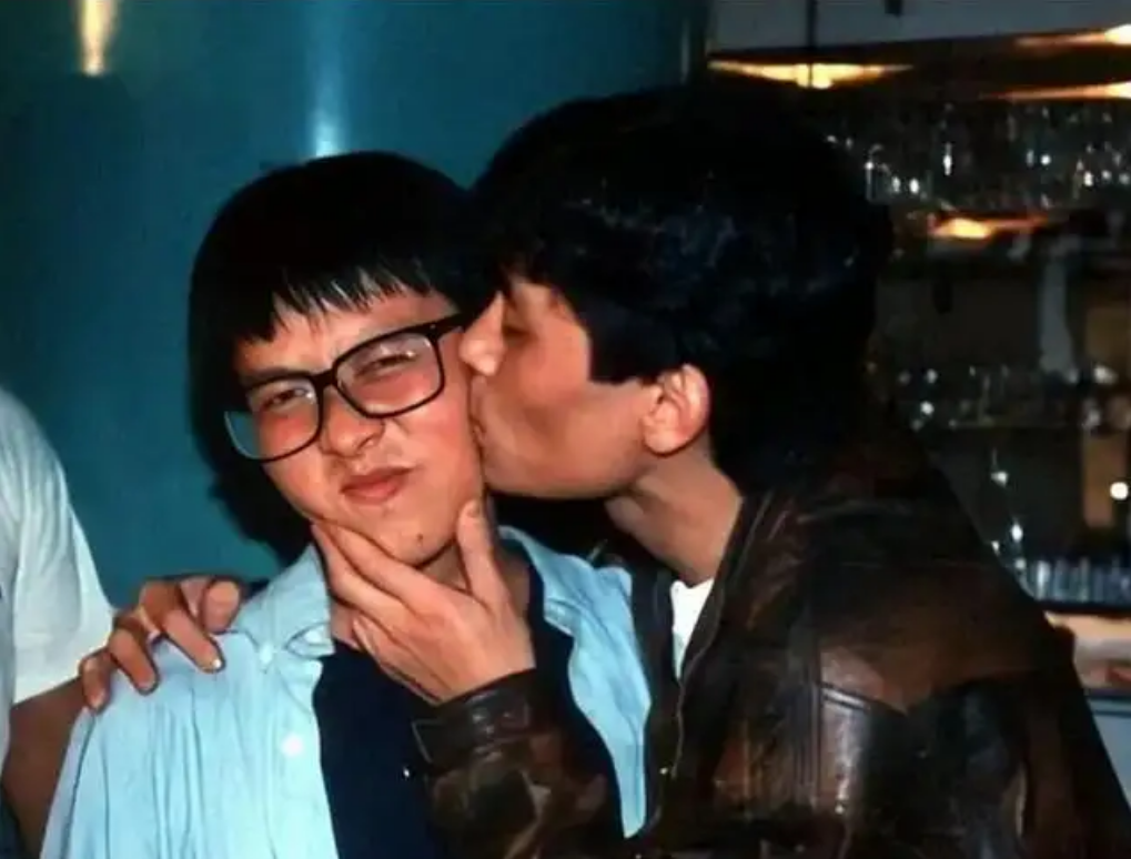 回顾歌手张雨生妹妹15岁溺亡他31岁车祸离世母亲守墓园度余生