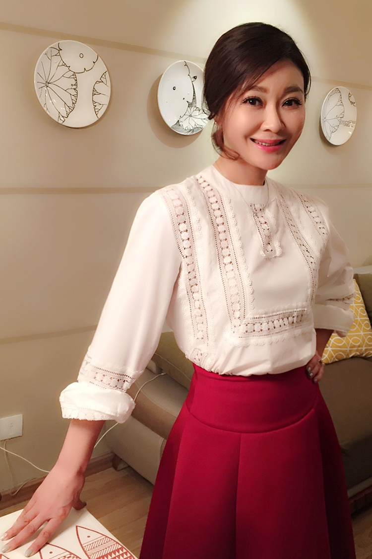回顾王小骞嫁谭江海丁克15年愁坏婆婆41岁意外得子全家乐开怀