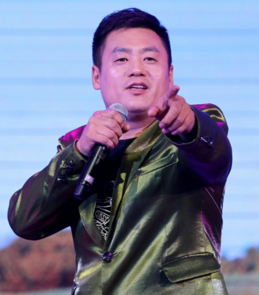 回顾宋晓峰:走红后将患难妻子当成宝,女儿是他的骄傲