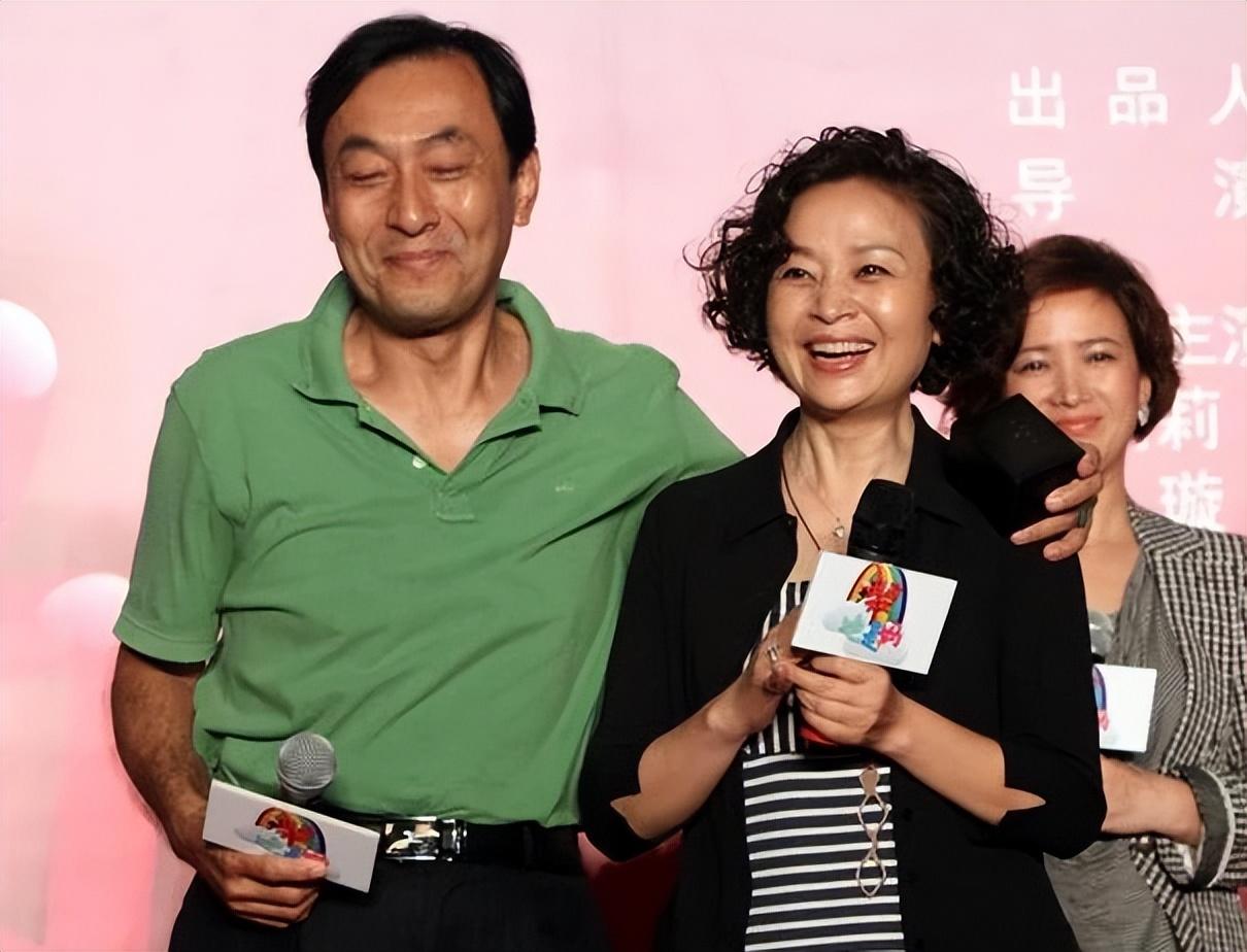 回顾演员李萍而今丈夫离世多年是否已走出了丧夫的悲痛