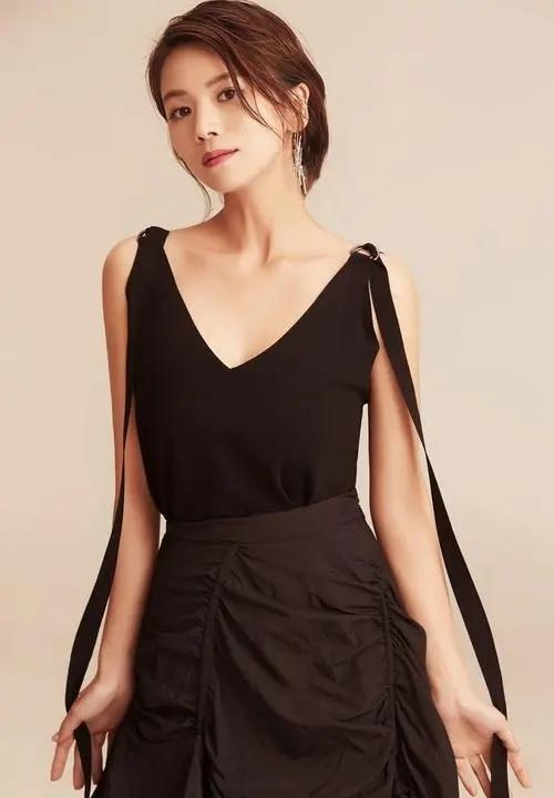 回顾曹曦文离婚后独自带女儿为孩子牺牲事业不后悔