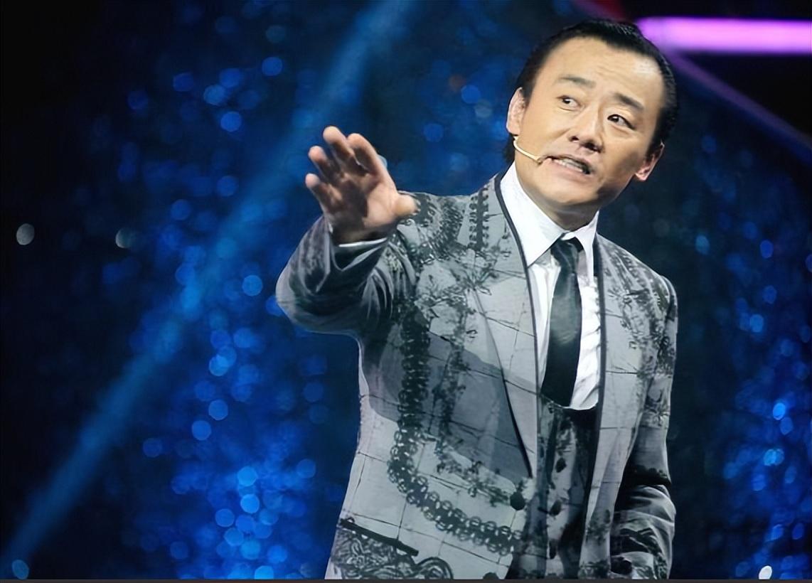 回顾主持人周立波三婚二离娶了胡洁后如今的报应全都来了