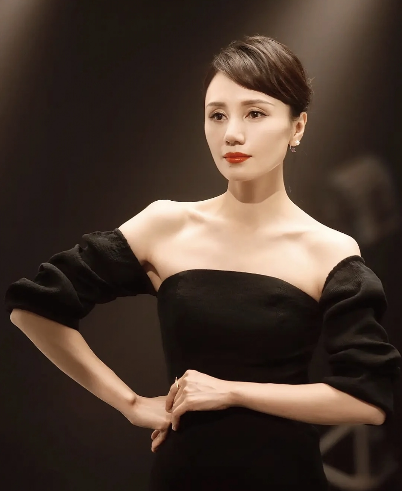 回顾袁泉嫁给学长夏雨把离婚的公婆当成亲人解开老公的心结