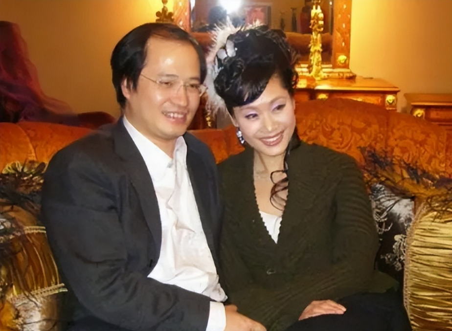 回顾于文华一婚音乐人李凡二婚钢琴家李年如今过得怎样