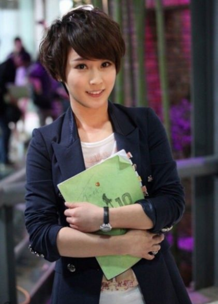 回顾吴京妻子谢楠嫁偶像挺着孕肚办婚礼生两子成人生赢家