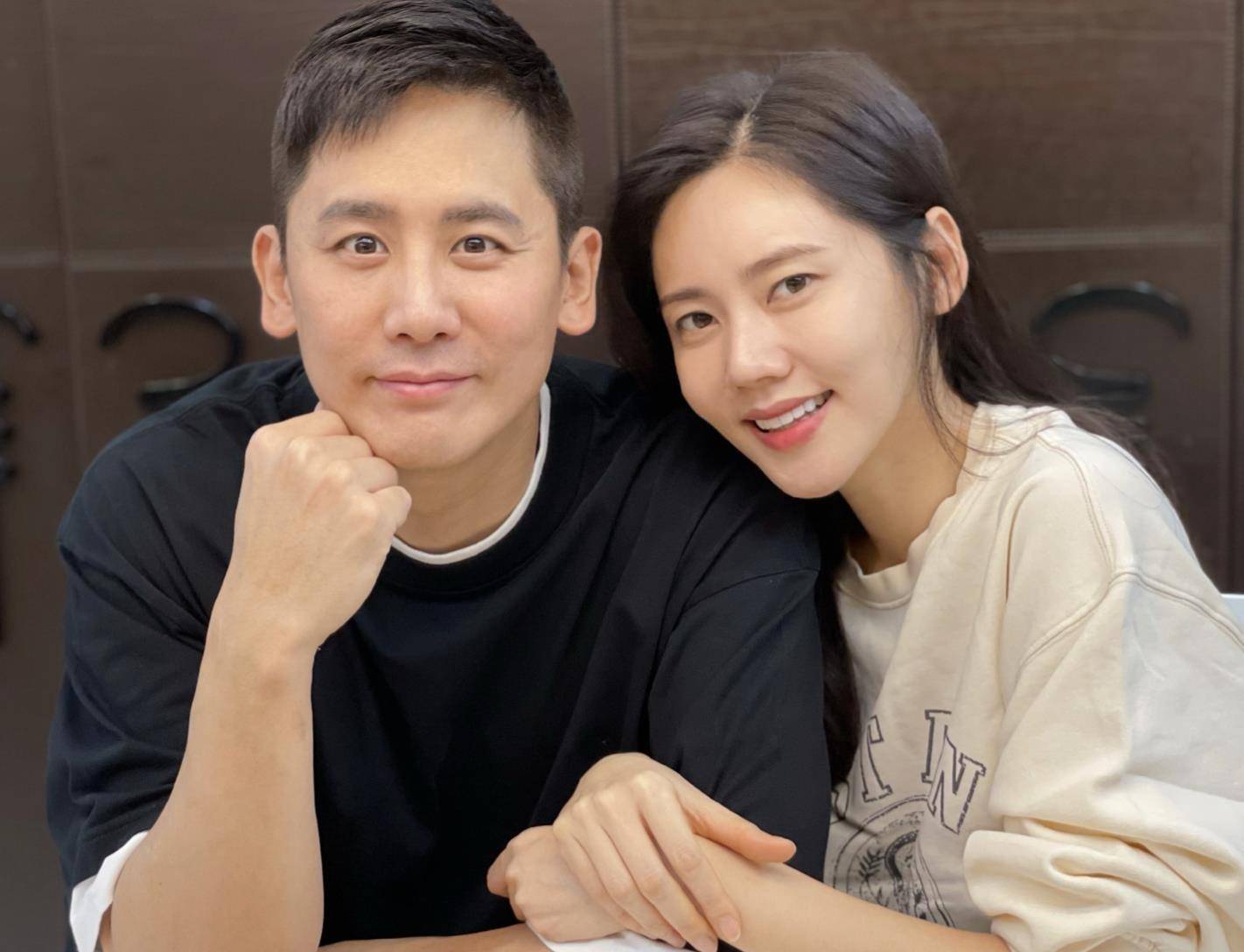 回顾秋瓷炫我这辈子正确的决定就是在39岁高龄为小丈夫生儿子