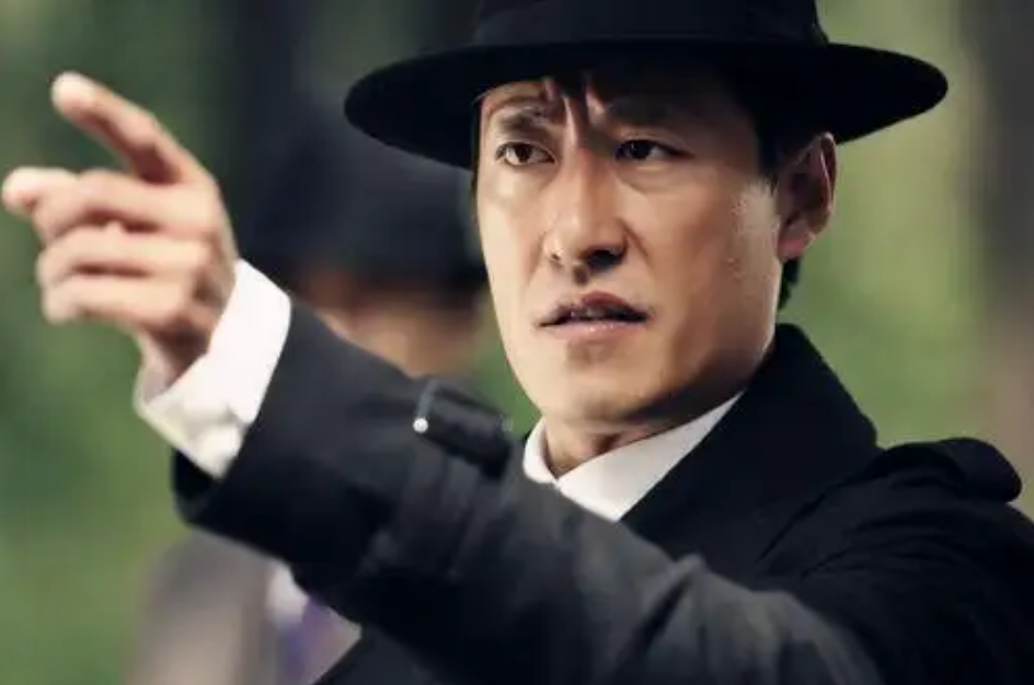 回顾于震二婚娶小13岁娇妻婚后连生三胎今一家五口其乐融融