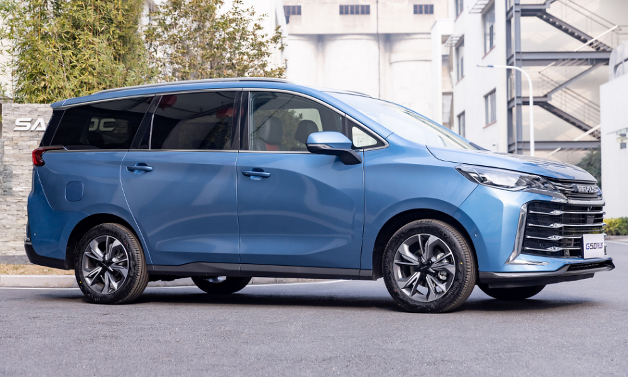 上汽大通g50作为紧凑级mpv,以时尚大气的外观,简约实用的内饰,强劲