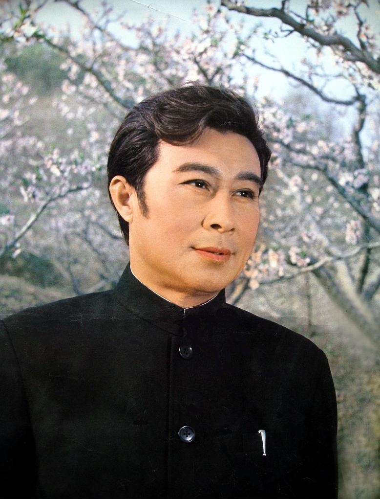 回顾王心刚照顾患病妻子62年孩子们成富翁他却想做普通老头