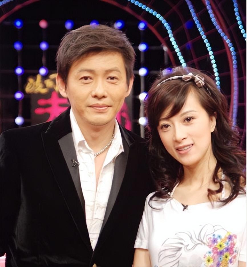 程前的前妻王越两人结识在一档节目中,可惜两人经历四年的爱情长跑,却