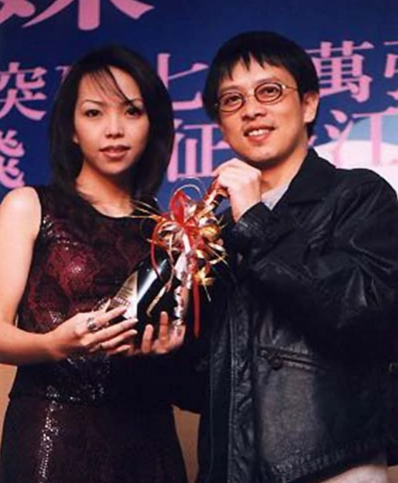 风生水起的同时,张雨生也收获了他的幸福,和他的女友黄惠玲走到了一起