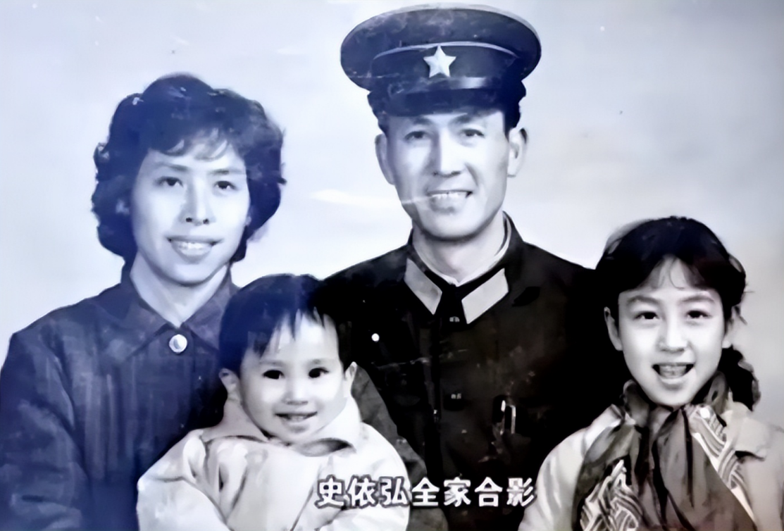 回顾李诚儒前妻史依弘:嫁大18岁前夫,离婚15年,两人处成了兄妹