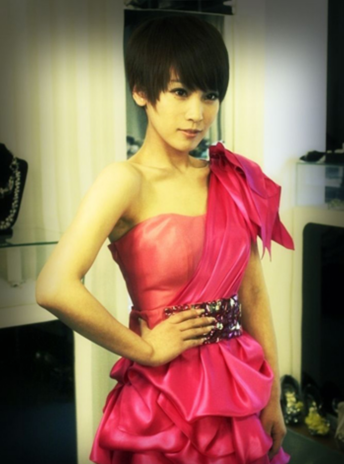 回顾吴京妻子谢楠嫁偶像挺着孕肚办婚礼生两子成人生赢家