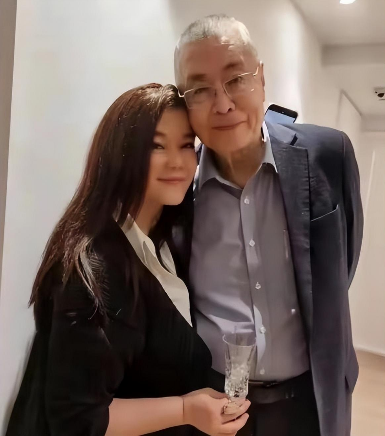 回顾钢琴家刘诗昆76岁娶爱徒为妻81岁喜迎三胎今还想生儿子