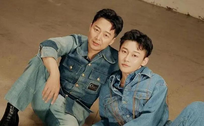 原来他们是亲父子看似八竿子打不着但长相骗不了人