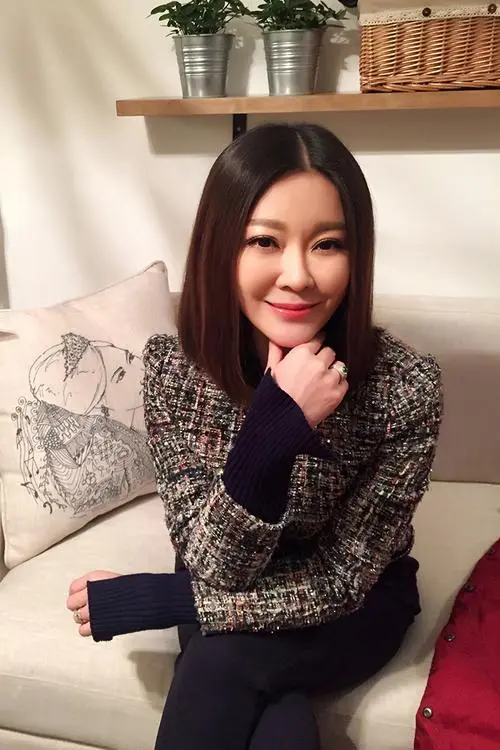 回顾王小骞嫁谭江海丁克15年愁坏婆婆41岁意外得子全家乐开怀