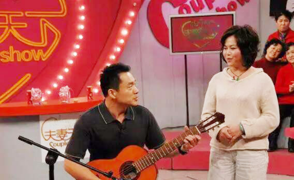 回顾著名演员丁海峰和初恋妻子相爱30年陪她抗癌把她当成宝