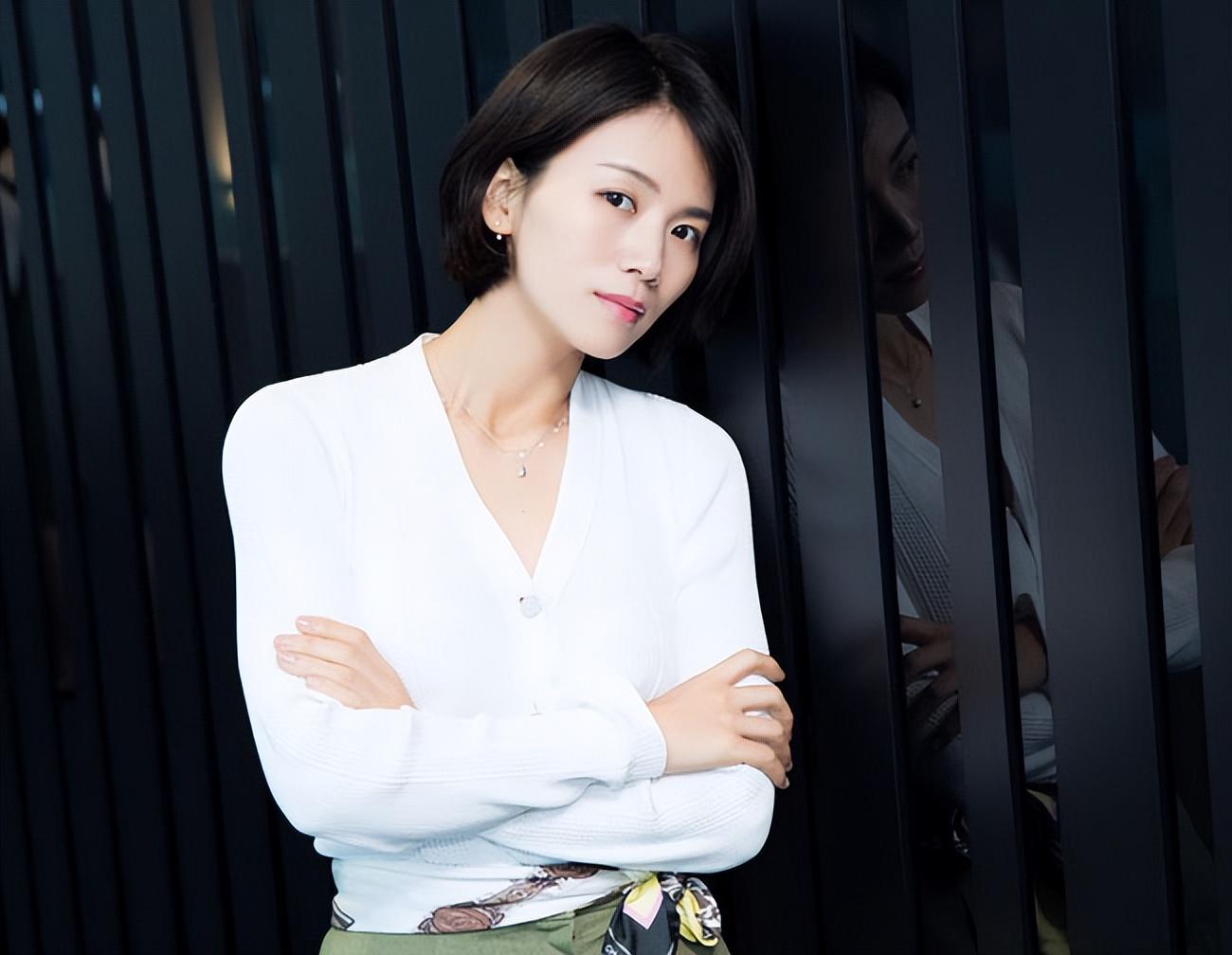 回顾曹曦文离婚后独自带女儿为孩子牺牲事业不后悔