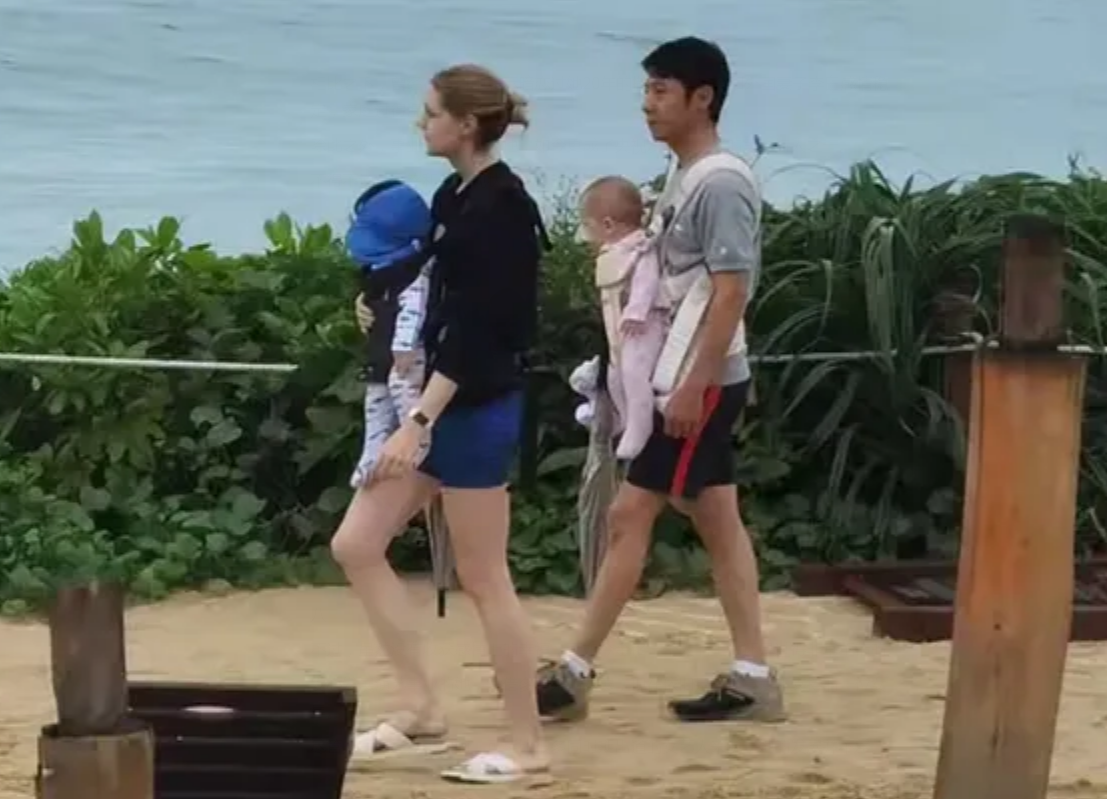 回顾金铭10岁走红18岁考北大被撒贝宁暗恋20年今仍不婚不育