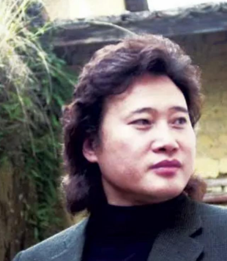 回顾戴玉强30岁娶初恋妻子结婚至今恩爱如初今女儿成他骄傲