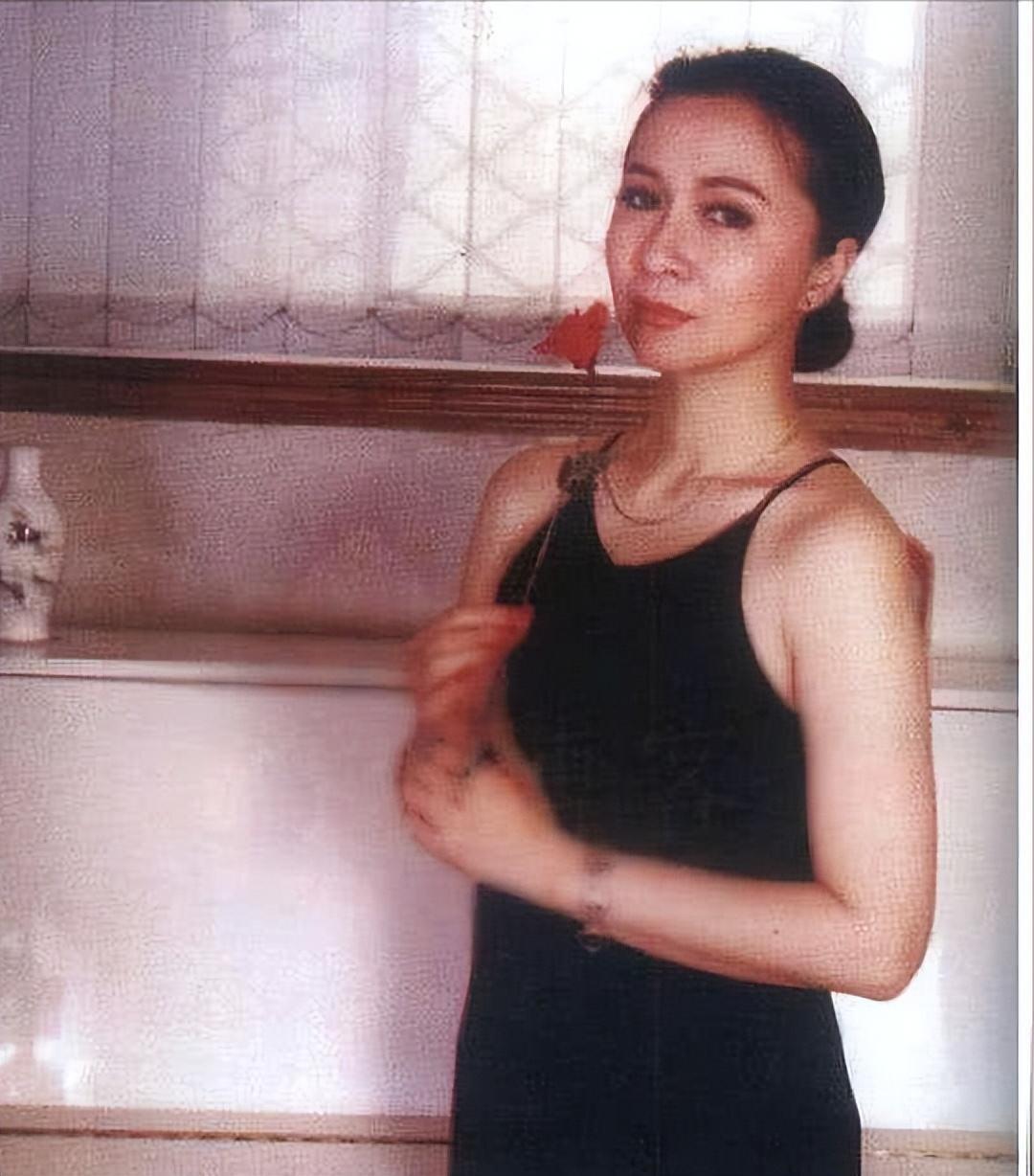 他就是蔡明的儿子事实证明蔡明确实是个贤妻良母