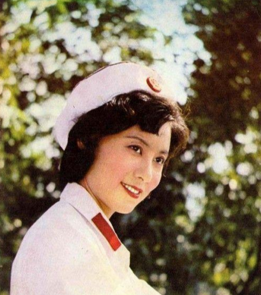 回顾赵雅珉离婚后前夫陈国军娶了又娶她和儿子陈赫过得怎样