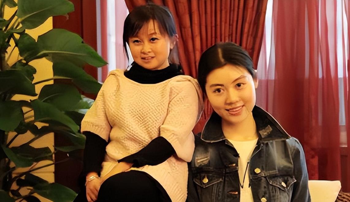 回顾达人秀朱洁嫁给身高1米2袖珍医生坚持不要孩子现在如何了