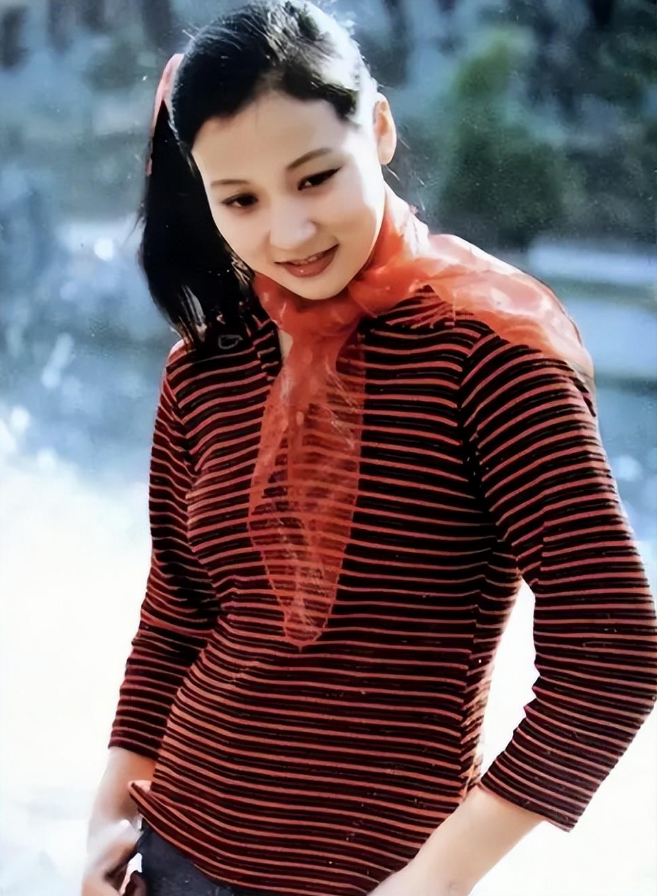 回顾傅丽莉嫁给孙淳36年64岁坚持丁克夫妻俩花60万养只狗