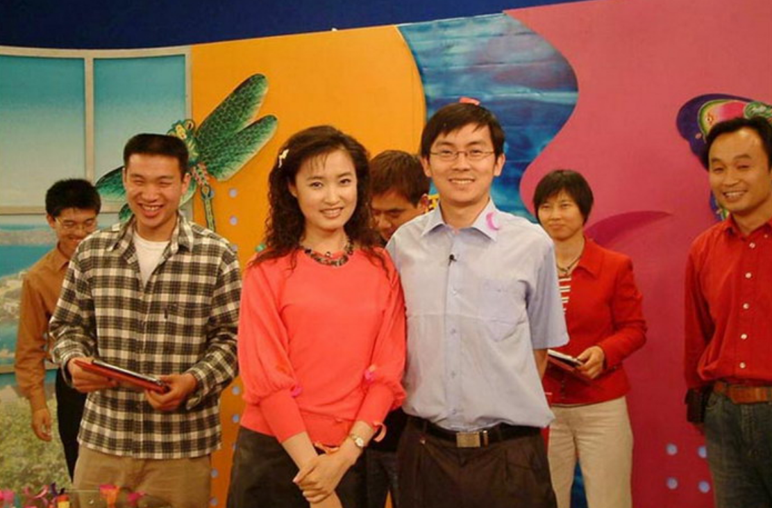 回顾央视主持人桑晨21岁进央视工作至今无绯闻丈夫身份成谜